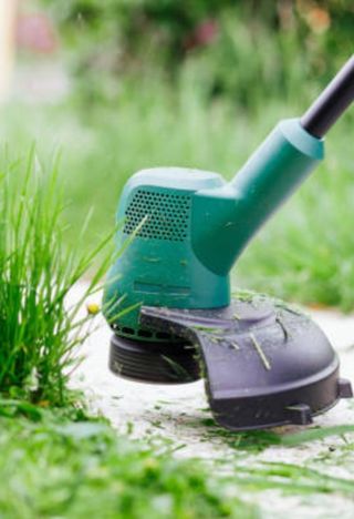How to Cut Grass Without a Lawn Mower String Trimmer