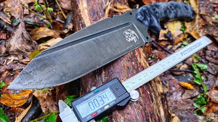 importance of blade thickness in a hunting knife