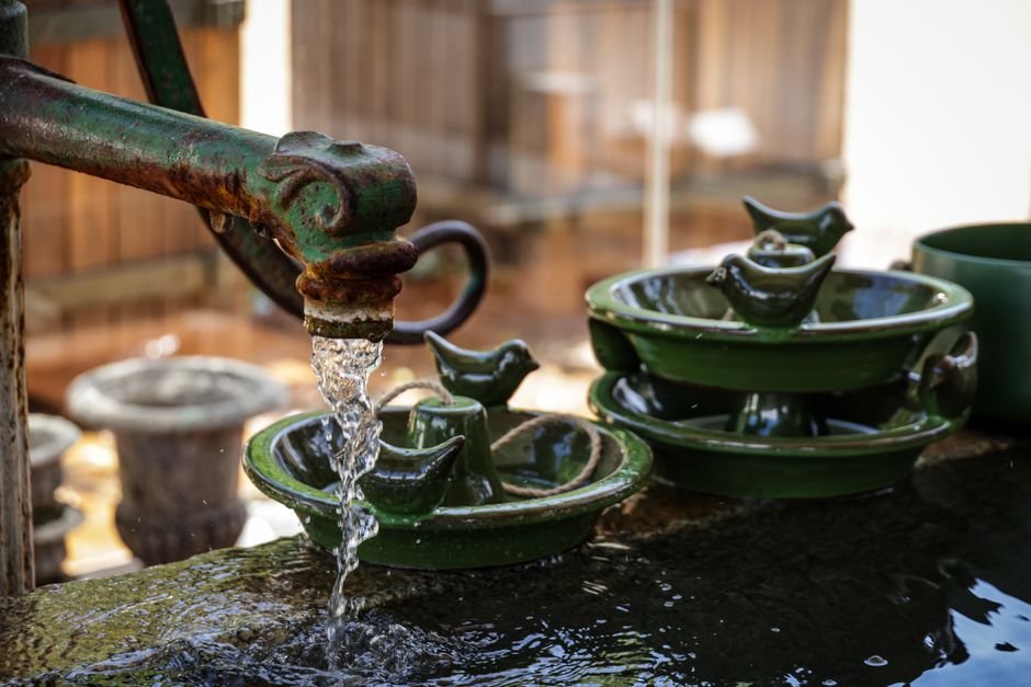 Stoneware bird bath styles